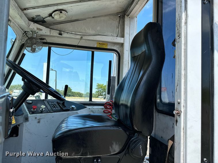 image for item KW9204 2009 Kalmar  4X2 yard truck