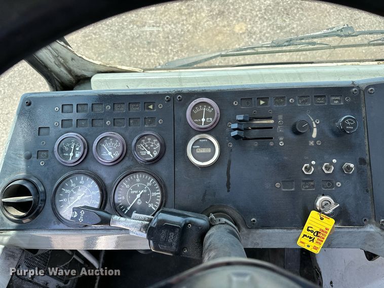 image for item KW9204 2009 Kalmar  4X2 yard truck