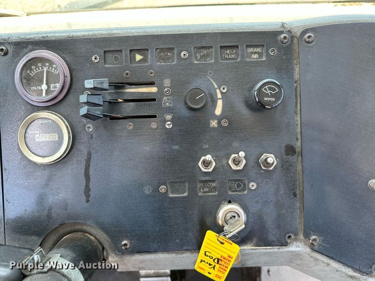 image for item KW9204 2009 Kalmar  4X2 yard truck