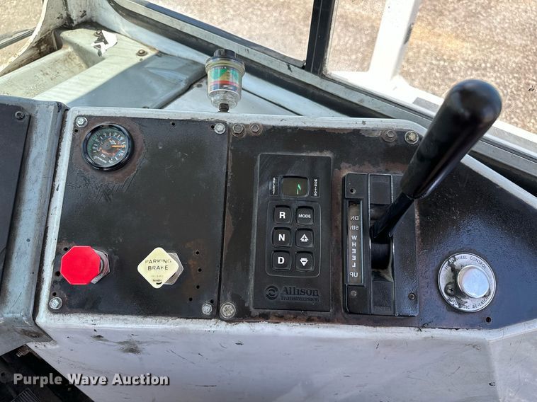 image for item KW9204 2009 Kalmar  4X2 yard truck