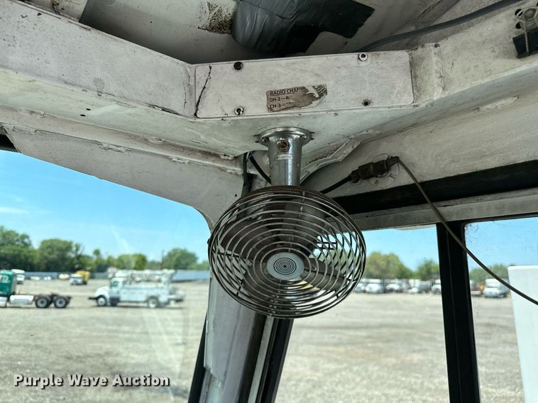 image for item KW9204 2009 Kalmar  4X2 yard truck