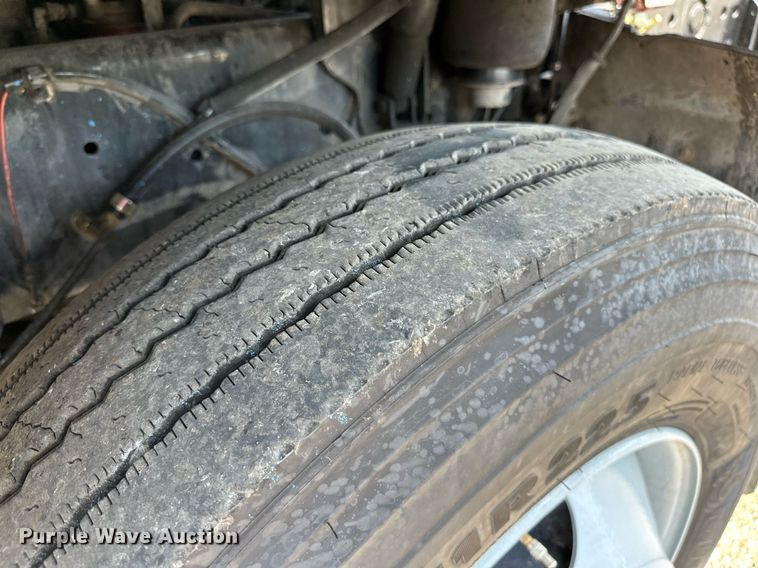 image for item KW9204 2009 Kalmar  4X2 yard truck