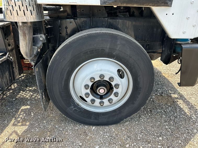 image for item KW9204 2009 Kalmar  4X2 yard truck