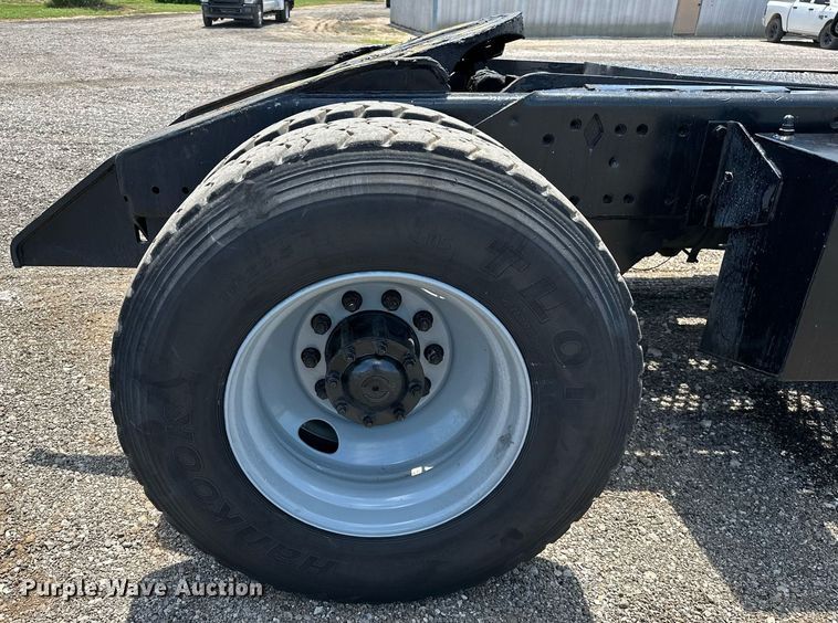 image for item KW9204 2009 Kalmar  4X2 yard truck