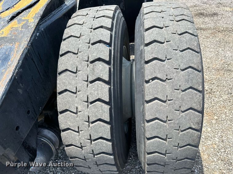 image for item KW9204 2009 Kalmar  4X2 yard truck