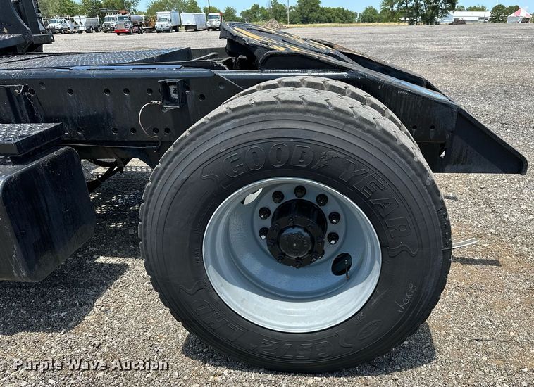 image for item KW9204 2009 Kalmar  4X2 yard truck