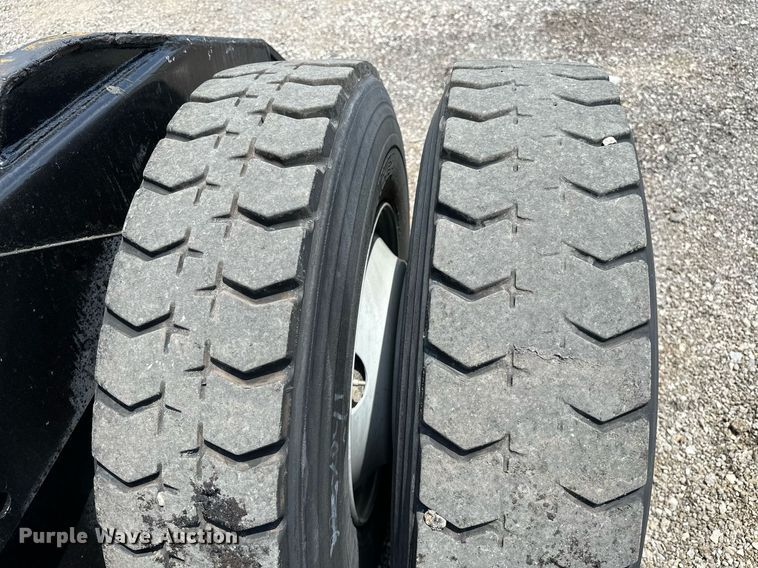 image for item KW9204 2009 Kalmar  4X2 yard truck