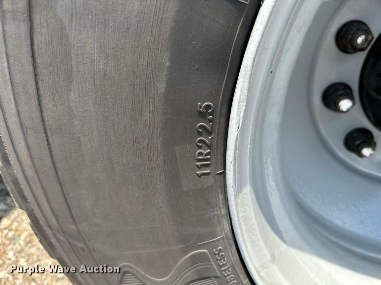 image for item KW9204 2009 Kalmar  4X2 yard truck