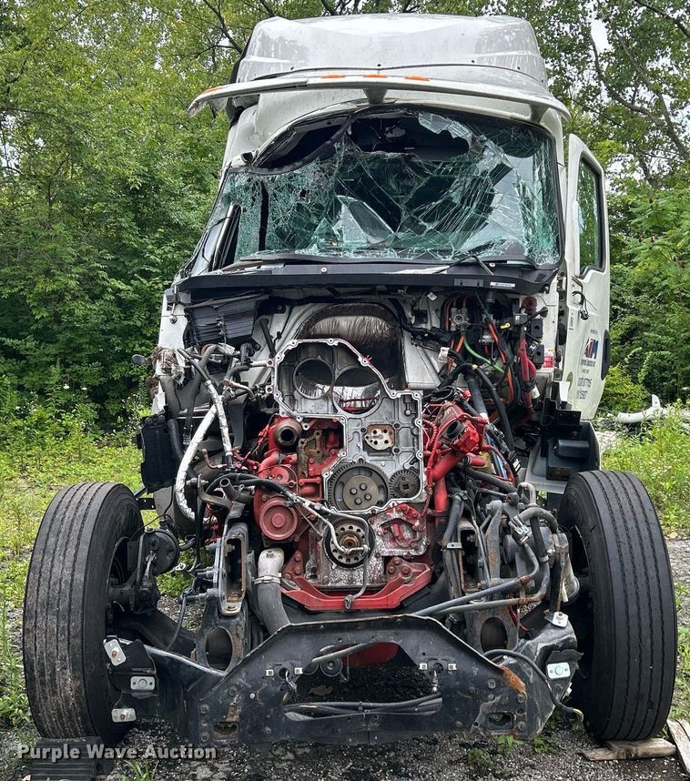 image for item LJ9774 2020 International LT625  truck cab and chassis