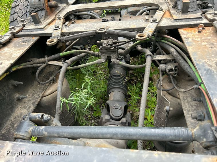 image for item LJ9774 2020 International LT625  truck cab and chassis