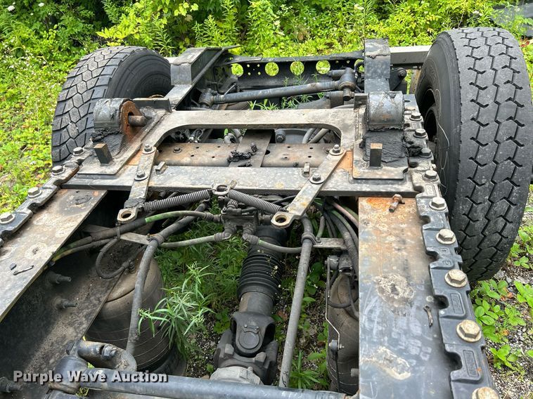 image for item LJ9774 2020 International LT625  truck cab and chassis