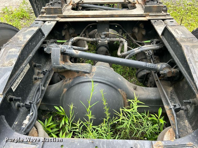 image for item LJ9774 2020 International LT625  truck cab and chassis