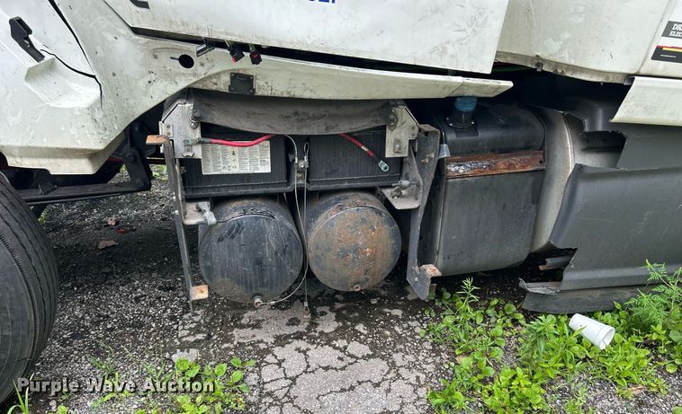 image for item LJ9774 2020 International LT625  truck cab and chassis