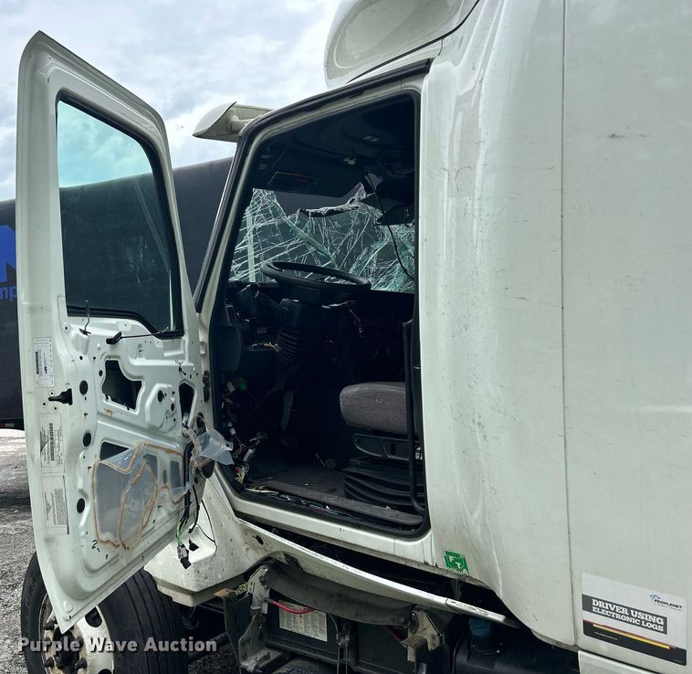 image for item LJ9774 2020 International LT625  truck cab and chassis