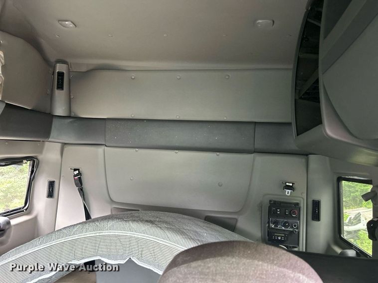 image for item LJ9774 2020 International LT625  truck cab and chassis