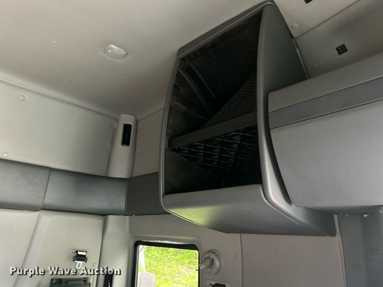 image for item LJ9774 2020 International LT625  truck cab and chassis