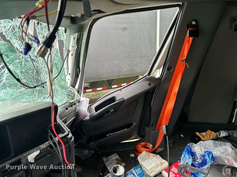 image for item LJ9774 2020 International LT625  truck cab and chassis