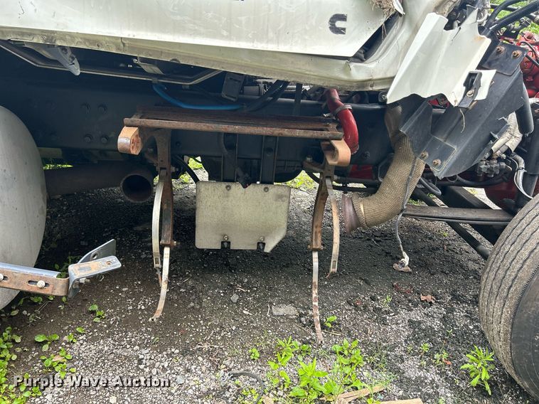 image for item LJ9774 2020 International LT625  truck cab and chassis