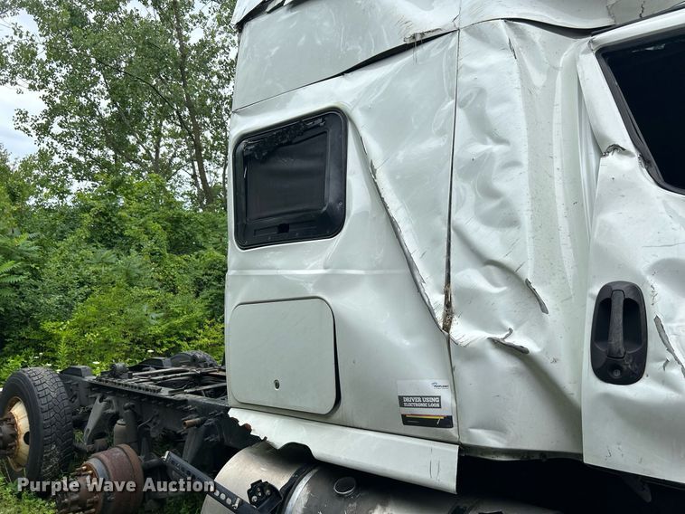 image for item LJ9774 2020 International LT625  truck cab and chassis