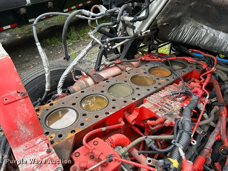 image for item LJ9774 2020 International LT625  truck cab and chassis