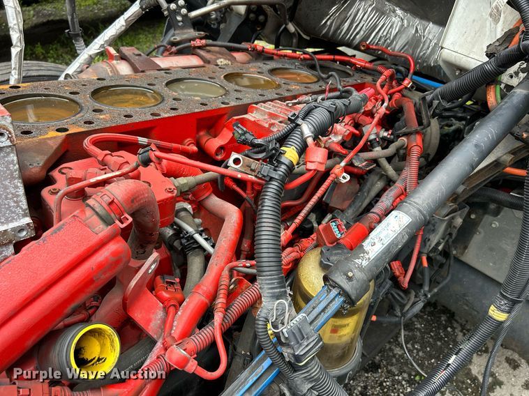 image for item LJ9774 2020 International LT625  truck cab and chassis