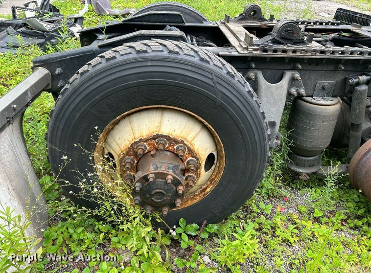 image for item LJ9774 2020 International LT625  truck cab and chassis