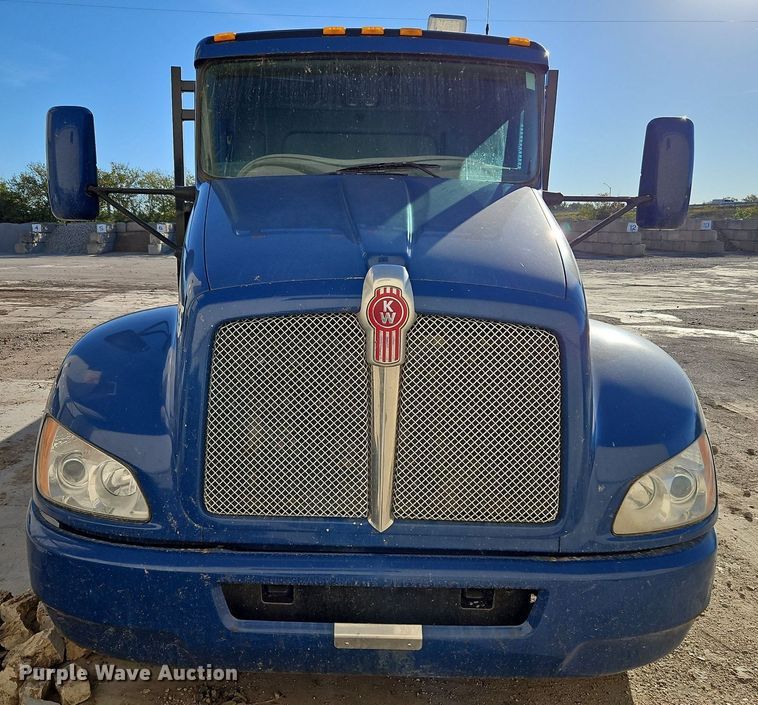 image for item LM9268 2012 Kenworth T370  flatbed truck
