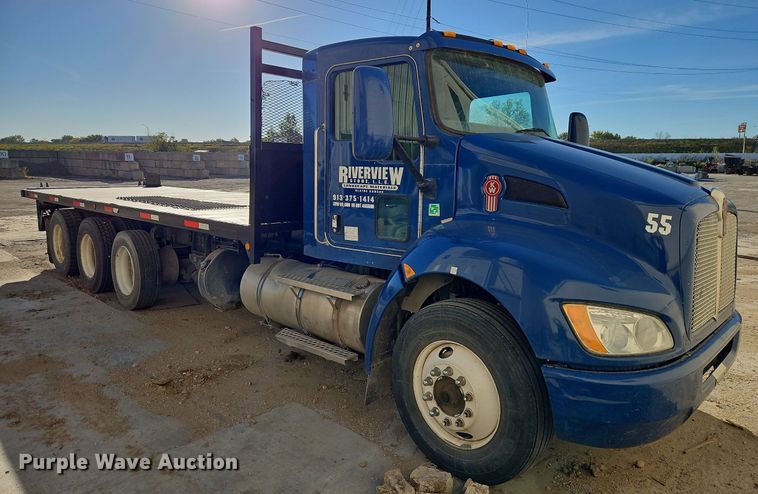 image for item LM9268 2012 Kenworth T370  flatbed truck