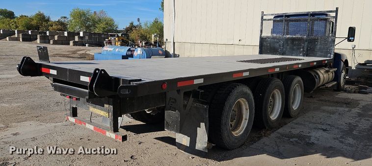 image for item LM9268 2012 Kenworth T370  flatbed truck