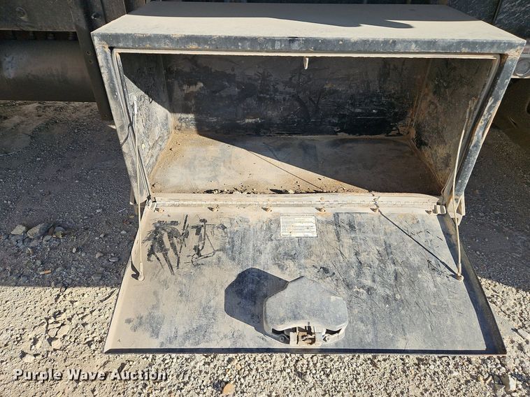 image for item LM9268 2012 Kenworth T370  flatbed truck