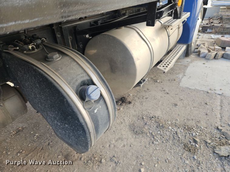 image for item LM9268 2012 Kenworth T370  flatbed truck