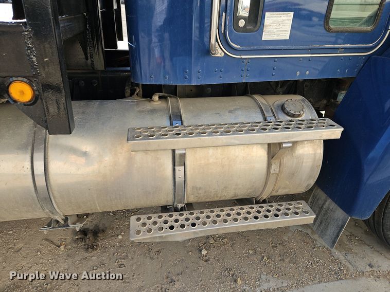 image for item LM9268 2012 Kenworth T370  flatbed truck