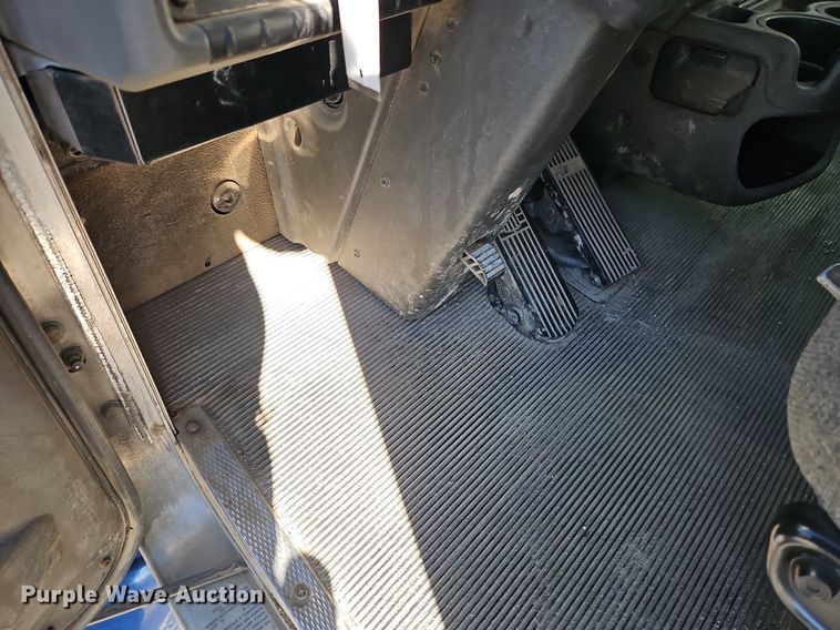 image for item LM9268 2012 Kenworth T370  flatbed truck