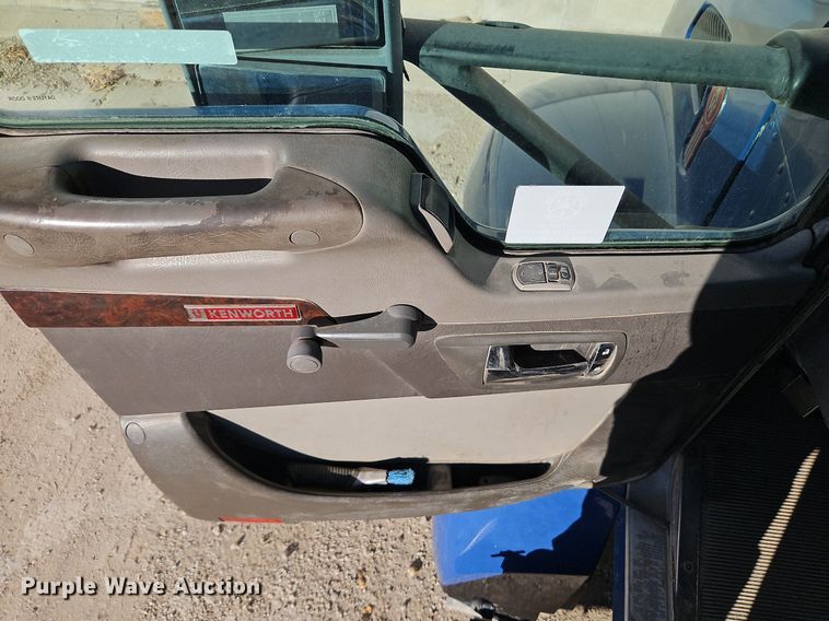 image for item LM9268 2012 Kenworth T370  flatbed truck