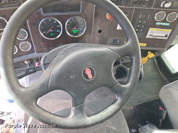 image for item LM9268 2012 Kenworth T370  flatbed truck