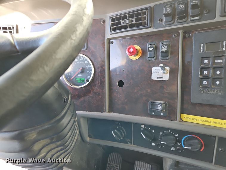 image for item LM9268 2012 Kenworth T370  flatbed truck