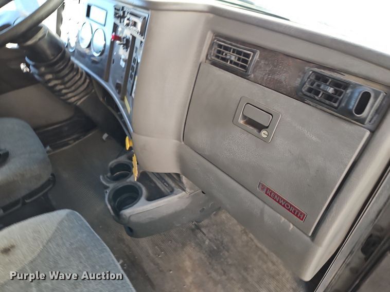 image for item LM9268 2012 Kenworth T370  flatbed truck