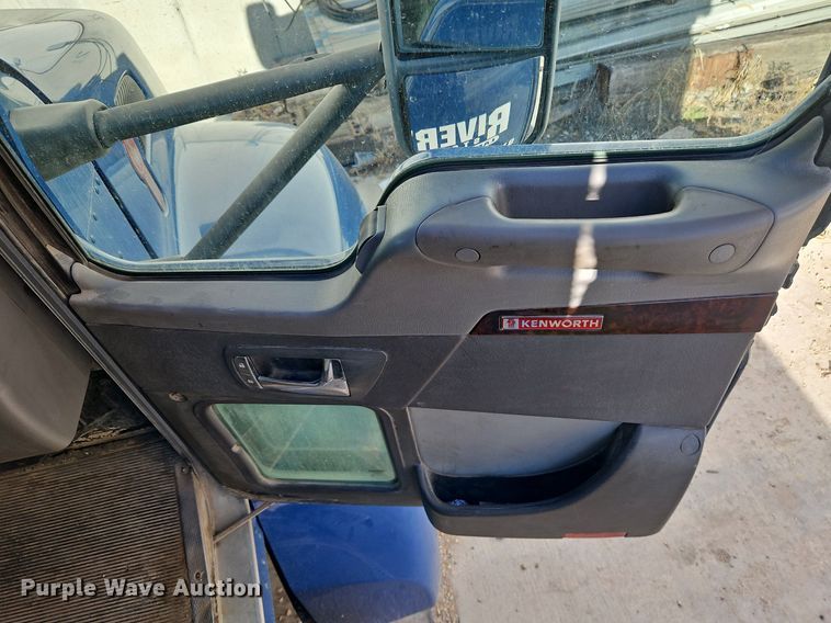 image for item LM9268 2012 Kenworth T370  flatbed truck