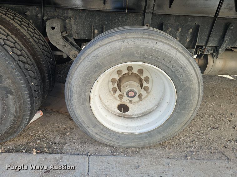 image for item LM9268 2012 Kenworth T370  flatbed truck