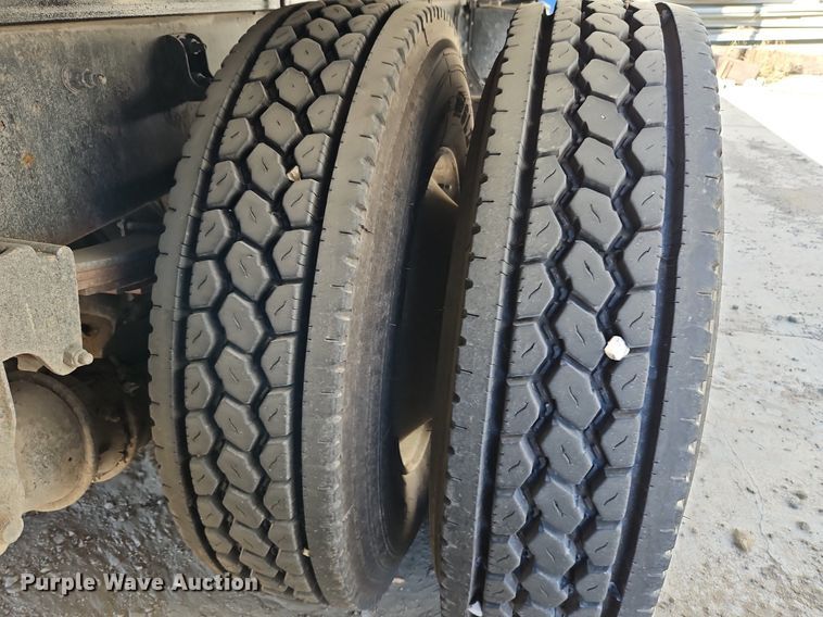 image for item LM9268 2012 Kenworth T370  flatbed truck