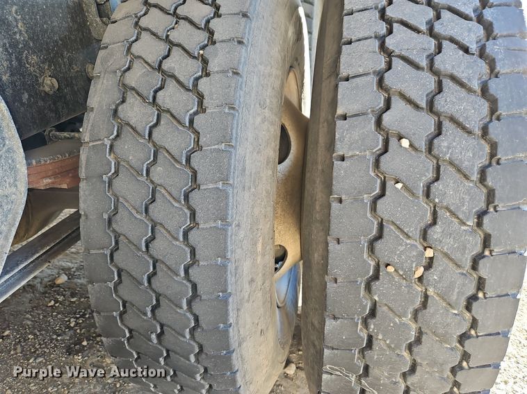 image for item LM9268 2012 Kenworth T370  flatbed truck