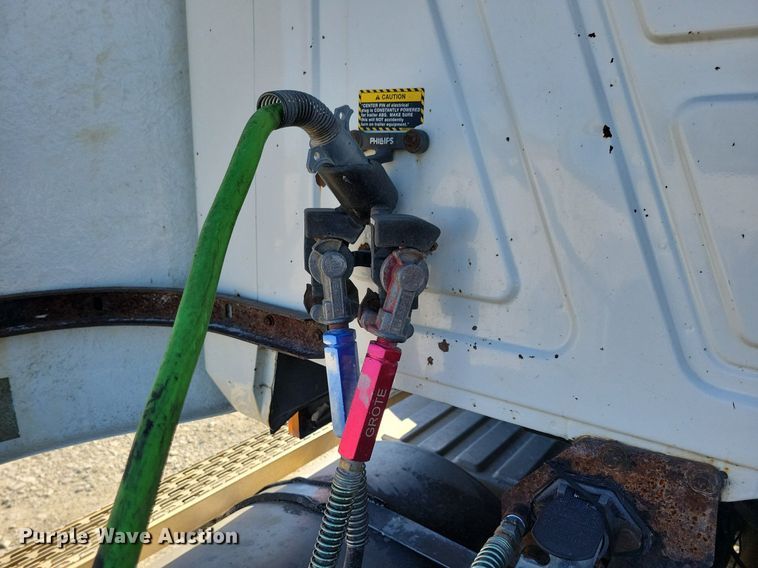 image for item LO9890 2004 Mack CX613 Vision  semi truck