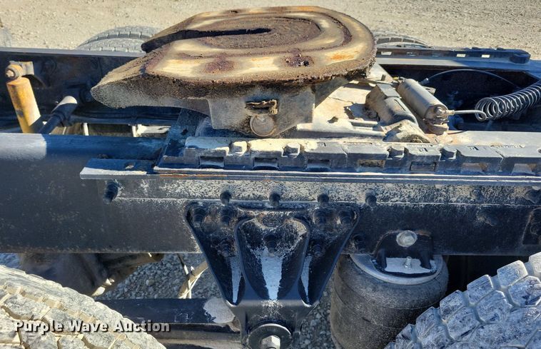 image for item LO9890 2004 Mack CX613 Vision  semi truck