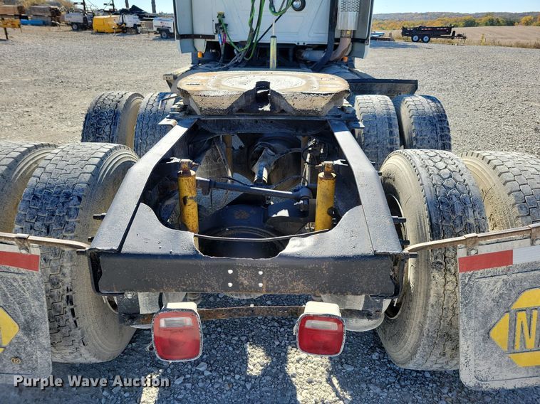 image for item LO9890 2004 Mack CX613 Vision  semi truck