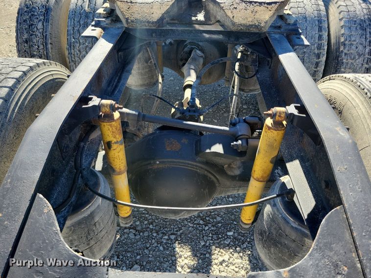 image for item LO9890 2004 Mack CX613 Vision  semi truck