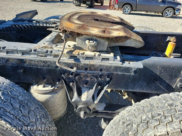 image for item LO9890 2004 Mack CX613 Vision  semi truck