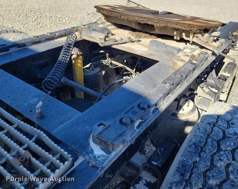 image for item LO9890 2004 Mack CX613 Vision  semi truck