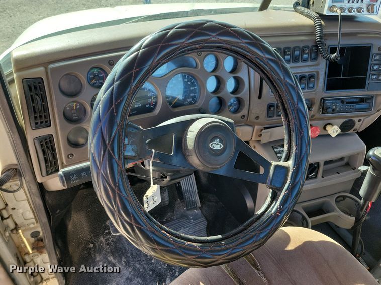 image for item LO9890 2004 Mack CX613 Vision  semi truck