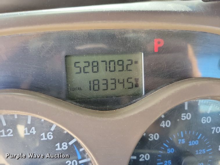 image for item LO9890 2004 Mack CX613 Vision  semi truck