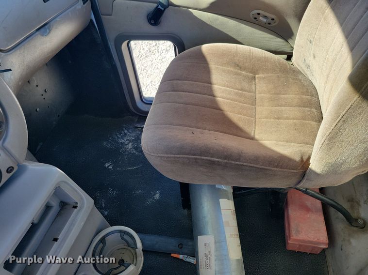 image for item LO9890 2004 Mack CX613 Vision  semi truck